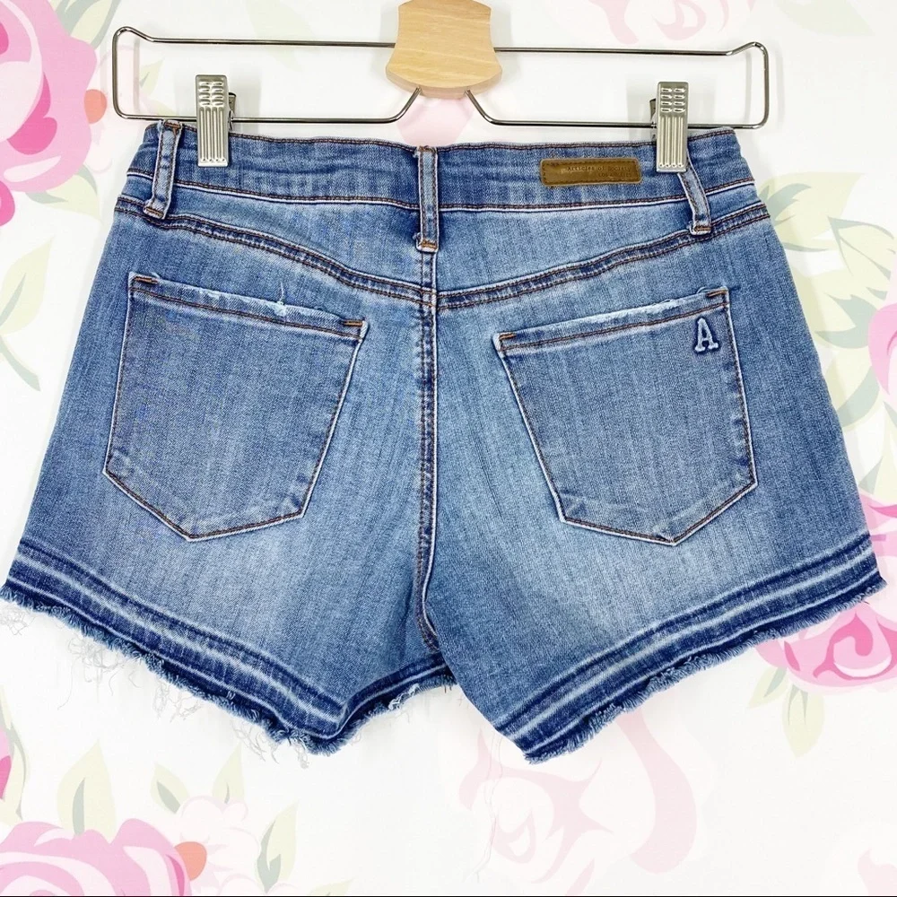 Articles of Society Distressed Cut Off Medium Wash Denim Jean Shorts 26